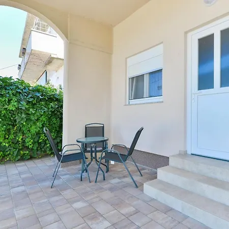 Апартаменты Duje 2 *